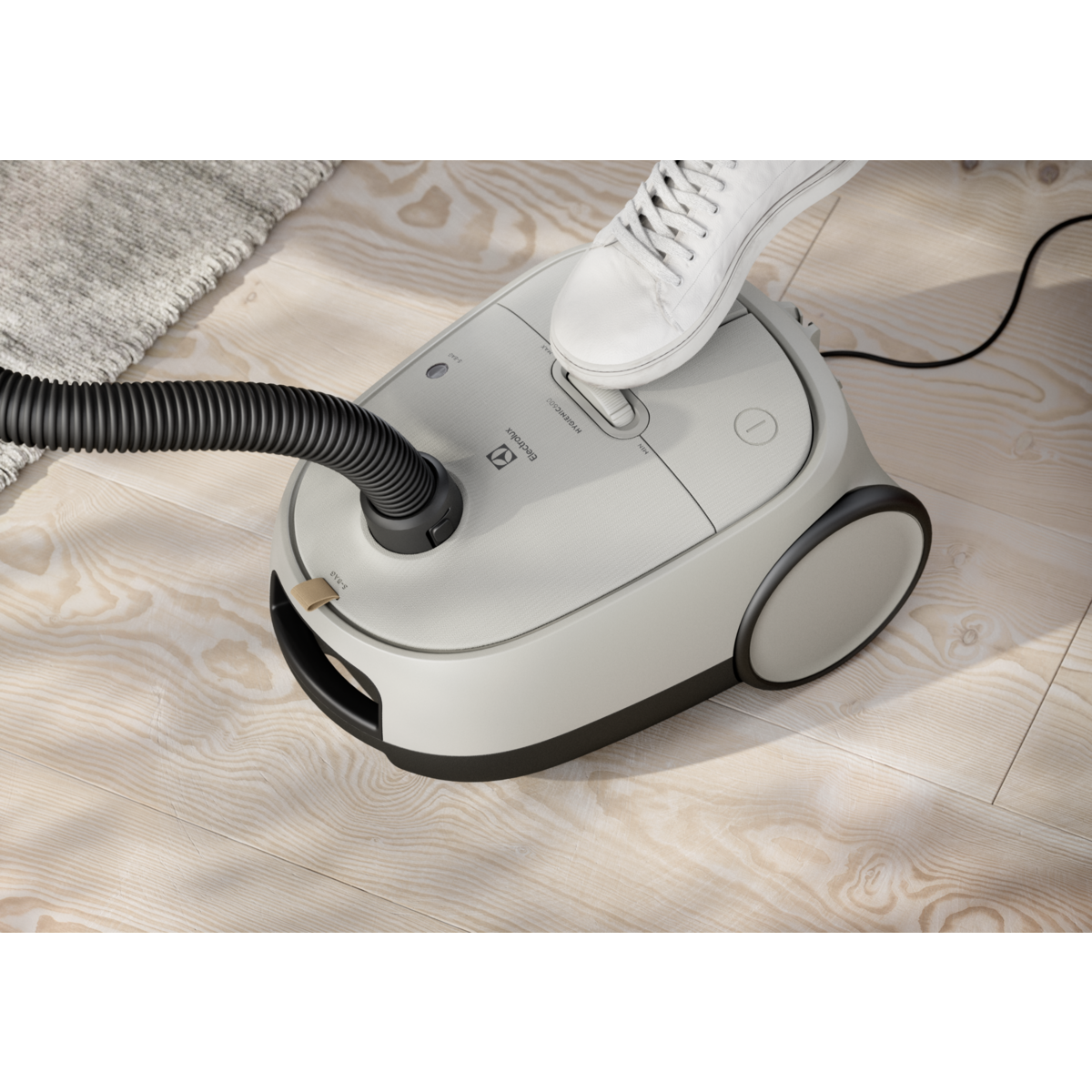 Electrolux - Sesalnik - EB61H6SW
