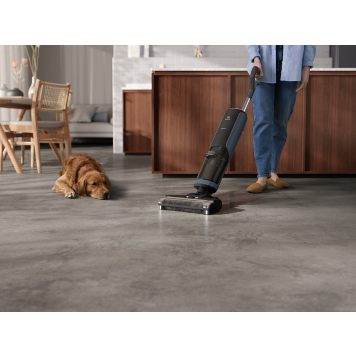 Electrolux - Wet&Dry pokončni sesalnik - EW81U3DB