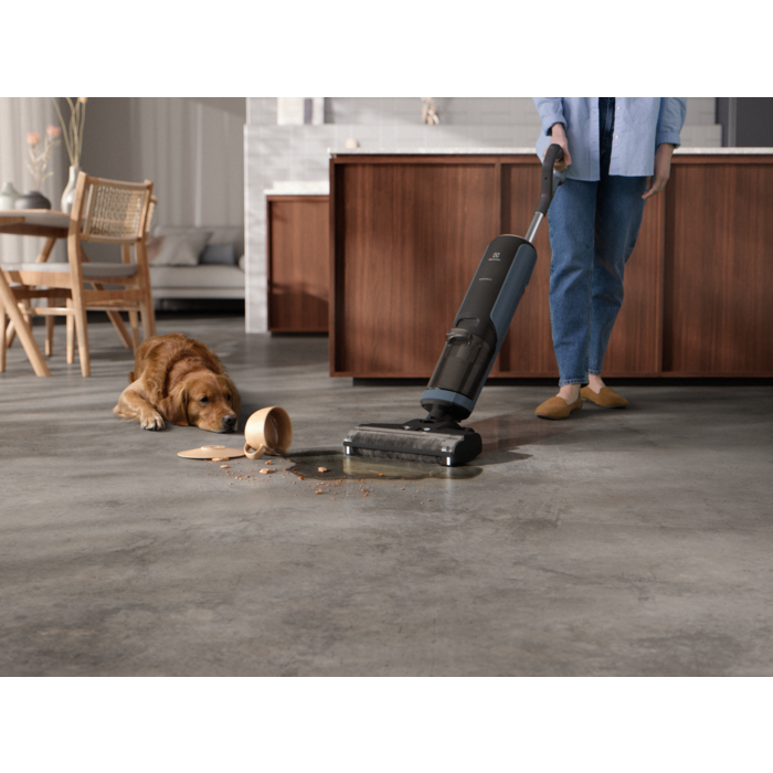 Electrolux - Wet&Dry pokončni sesalnik - EW81U3DB