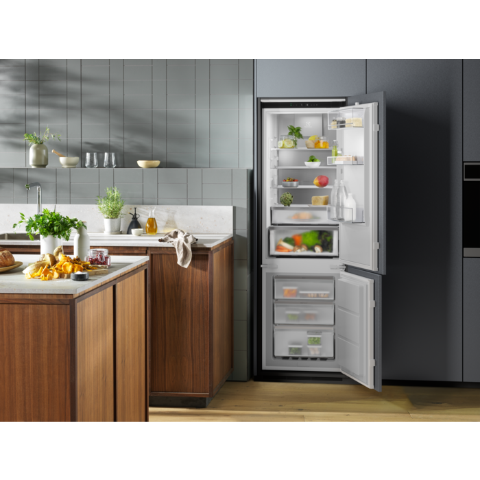Electrolux - Vgradni hladilnik - ENC8MC18S