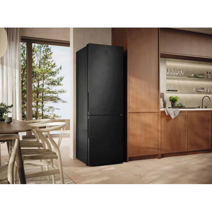 Electrolux - Prostostoječi hladilnik - LNC8MC32B