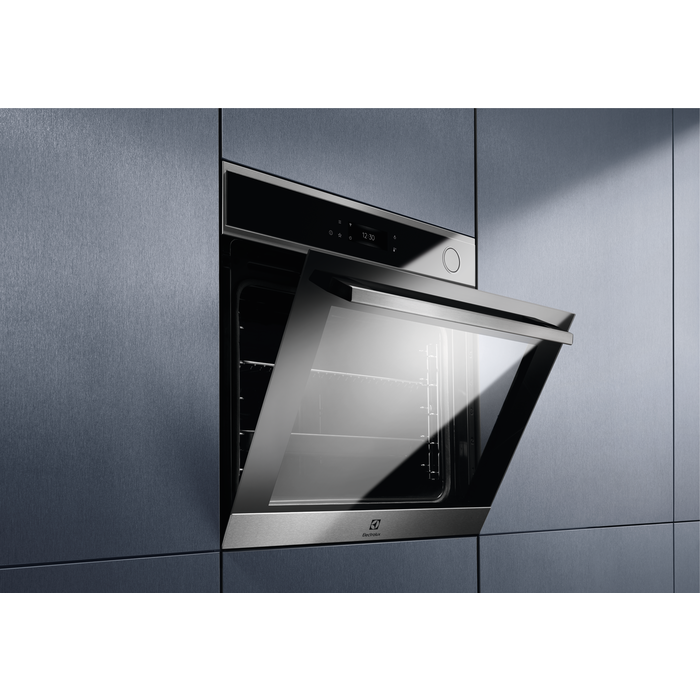 Electrolux - Pyrolytic oven - EOC8P39WX