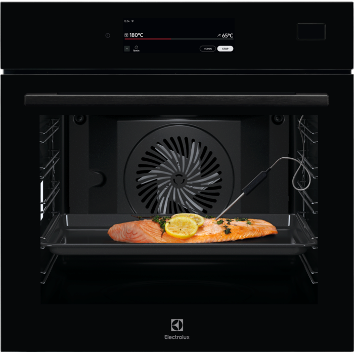 Electrolux 900 ProAssist with SteamPro vgradna pečica