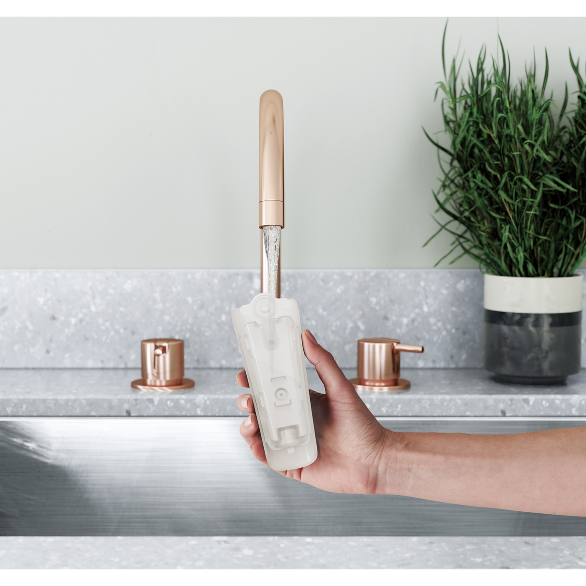 Electrolux - Parni likalniki za oblačila - E7HS1-6OW