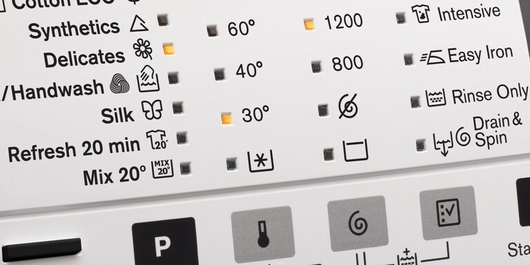 Prikazovalna plošča stroja UltraCare Eco, ki prikazuje hladno pranje