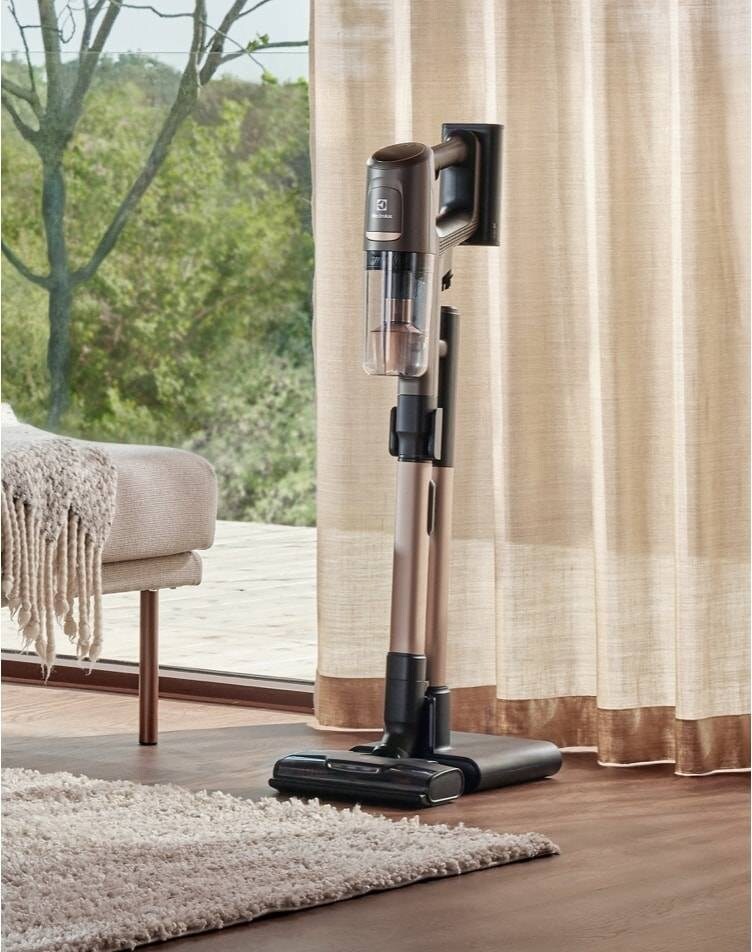 800 Cordless cleaner in living room